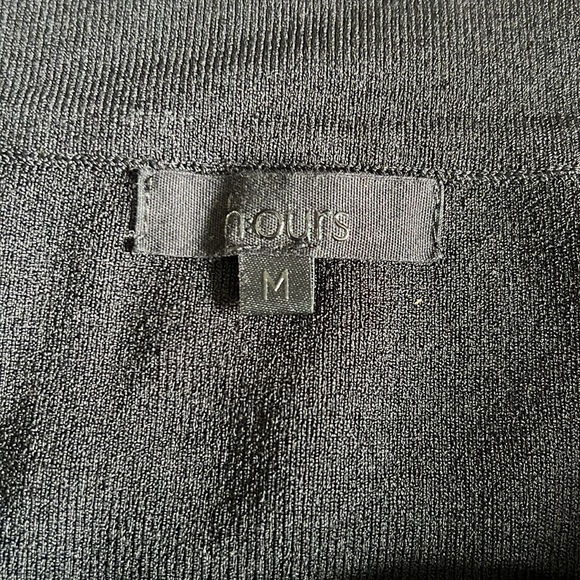 H:ours Black exposed shoulder stretchy knit top/ Size M - Picture 4 of 5